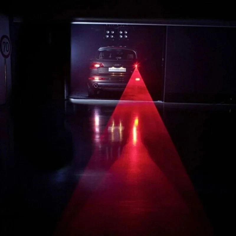 LED ласерска црвена линија за автомобили и мотоцикли против судир, задна ласерска замаглена светилка, стоп и паркинг предупредувачка светилка