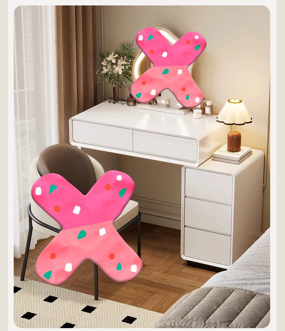 Тоалетна маса со огледало и простор за складирање
